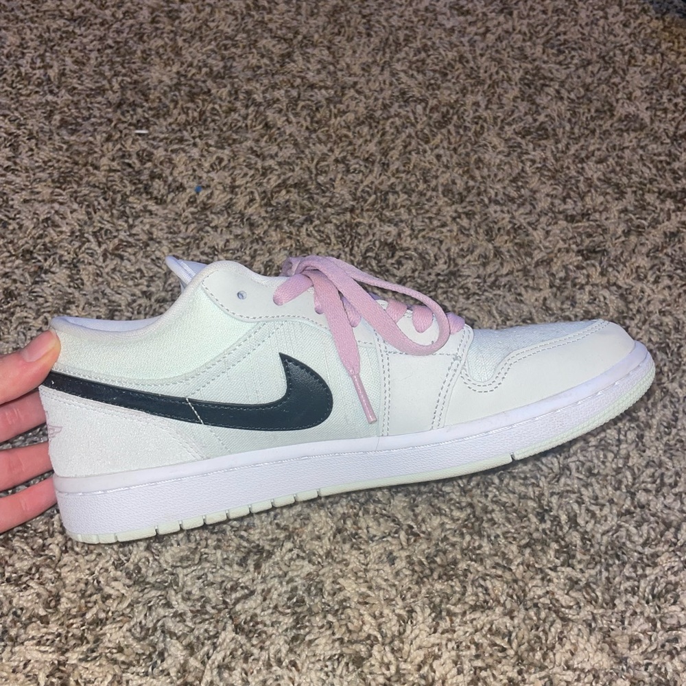 Women’s Air Jordan 1 Low SE ‘Barely Green’ - Picture 4 of 9